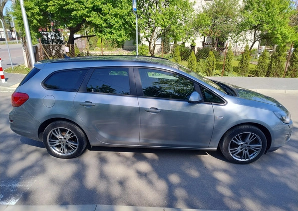 Opel Astra cena 29900 przebieg: 148000, rok produkcji 2011 z Halinów małe 154